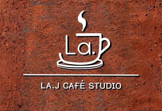 駁二。鐵道咖啡廳